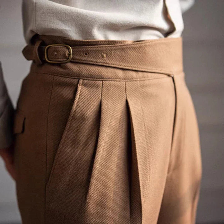 Herren Hose | Bundfalte Design | Gürtel Detail | Sommer