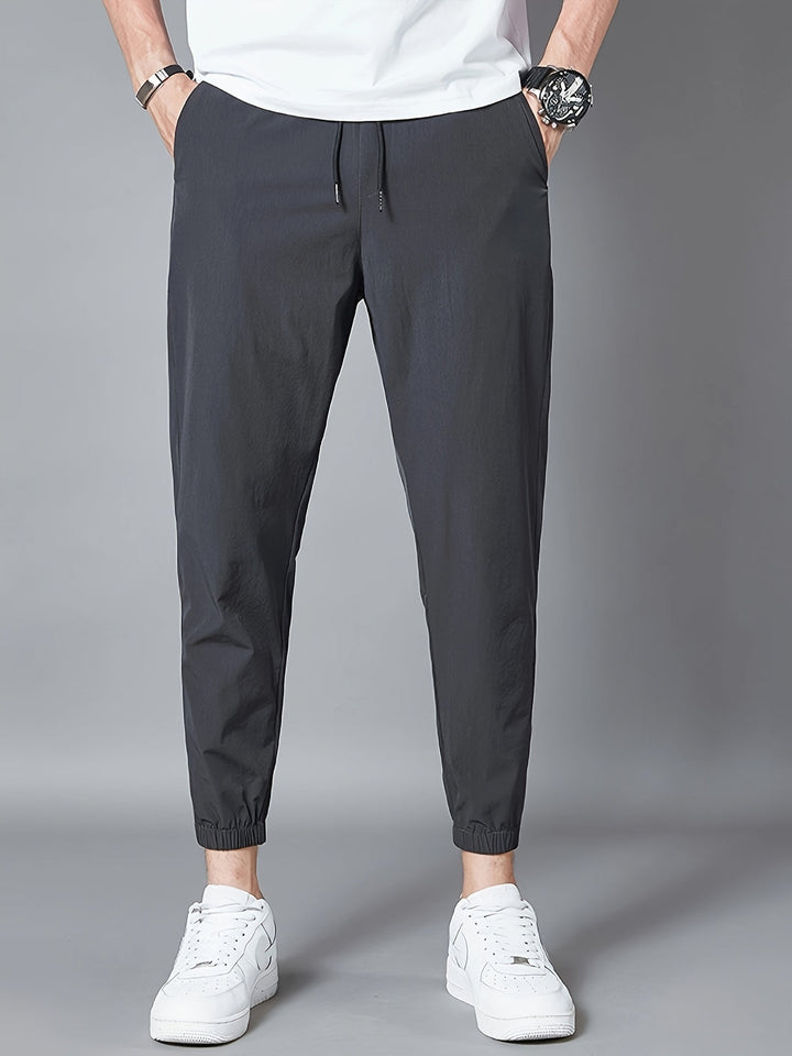 Herren Jogginghose | Minimalistischer Stil & Leichtgewicht | Sommerhose mit Elastischem Bund und Taschen
