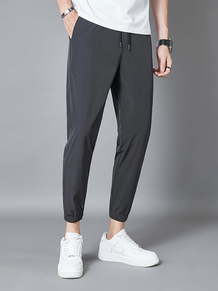 Herren Jogginghose | Minimalistischer Stil & Leichtgewicht | Sommerhose mit Elastischem Bund und Taschen