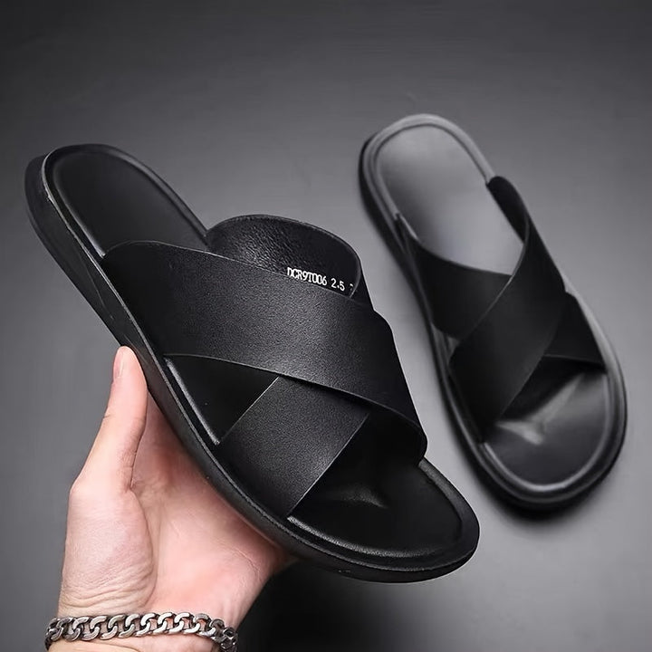 Herren Pantoffeln | Offene Zehen mit Kreuzriemen | PU & Rutschfeste Gummisohle | Leichter Sommerschuh
