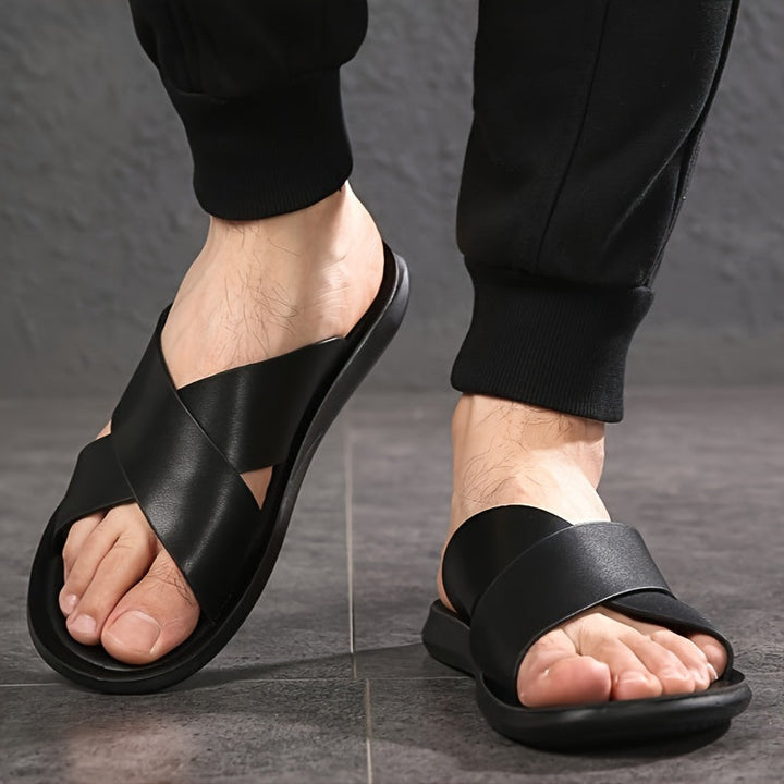 Herren Pantoffeln | Offene Zehen mit Kreuzriemen | PU & Rutschfeste Gummisohle | Leichter Sommerschuh