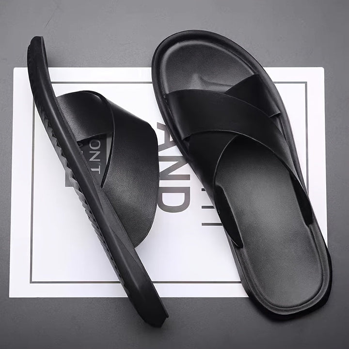 Herren Pantoffeln | Offene Zehen mit Kreuzriemen | PU & Rutschfeste Gummisohle | Leichter Sommerschuh