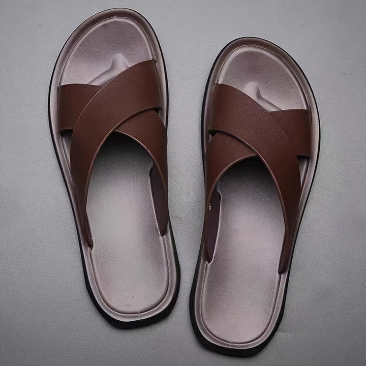 Herren Pantoffeln | Offene Zehen mit Kreuzriemen | PU & Rutschfeste Gummisohle | Leichter Sommerschuh