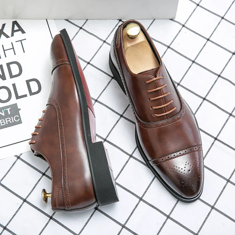 Herren Schnürschuhe mit Lochverzierung - Elegantes Schuhwerk - Braun