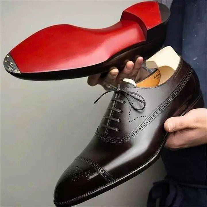 Herren Schnürschuhe mit Lochverzierung - Elegantes Schuhwerk - Schwarz