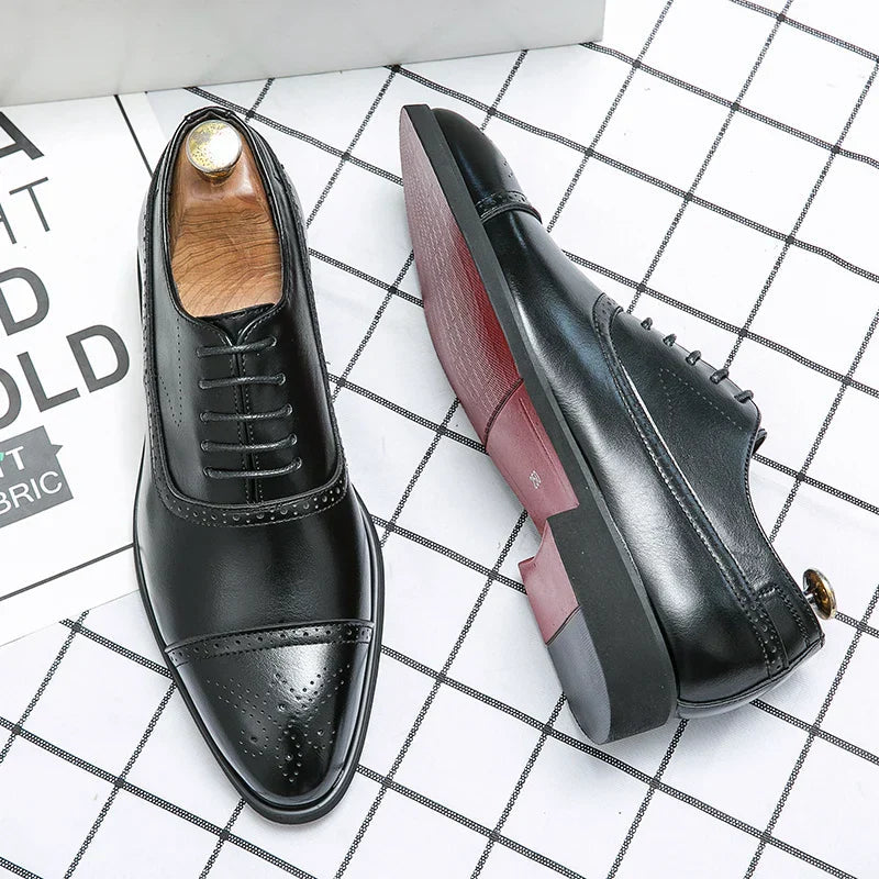 Herren Schnürschuhe mit Lochverzierung - Elegantes Schuhwerk