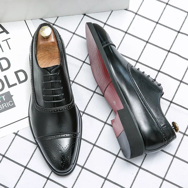 Herren Schnürschuhe mit Lochverzierung - Elegantes Schuhwerk