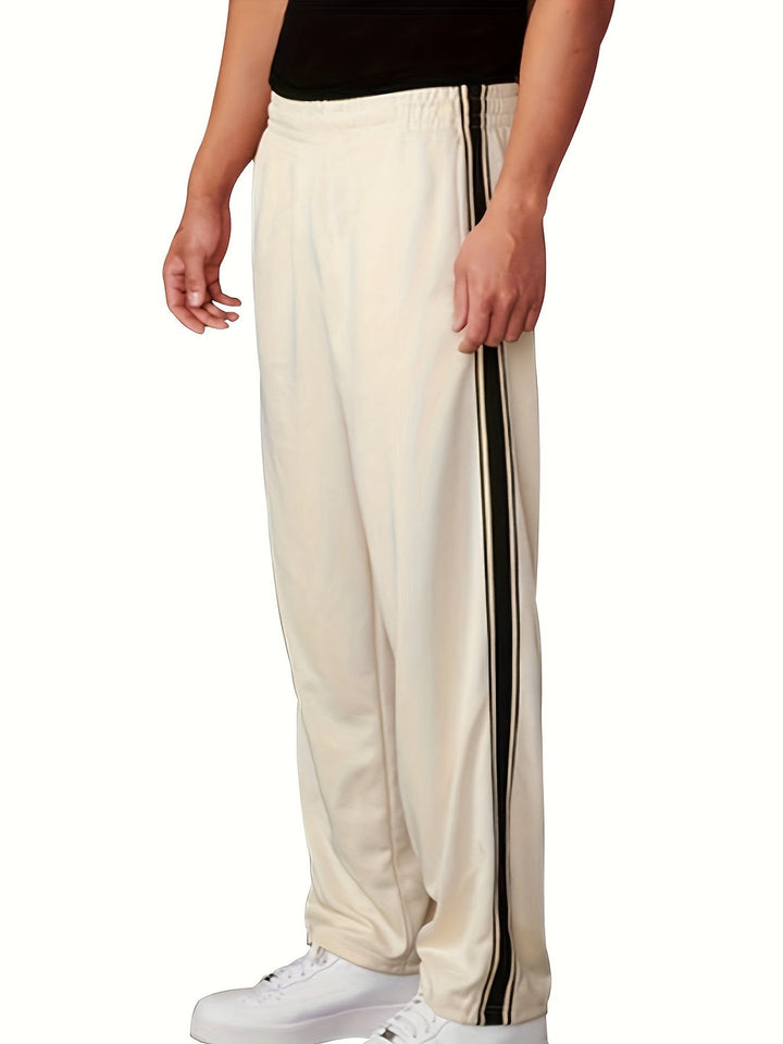 Herren Sporthose | Gebreitet & Leicht | Lockere Passform mit Seitenstreifen | Casual & Training