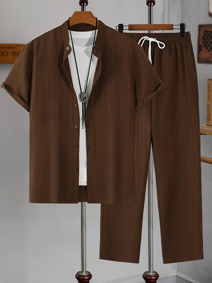 Herrenanzug | Modern & Stilvoll | Texturiertes Wellenmuster | Kurze Ärmel & Lange Hose