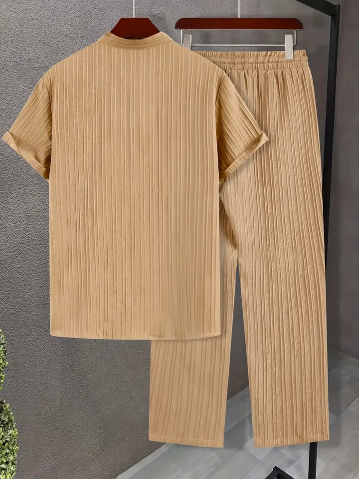 Herrenanzug | Modern & Stilvoll | Texturiertes Wellenmuster | Kurze Ärmel & Lange Hose