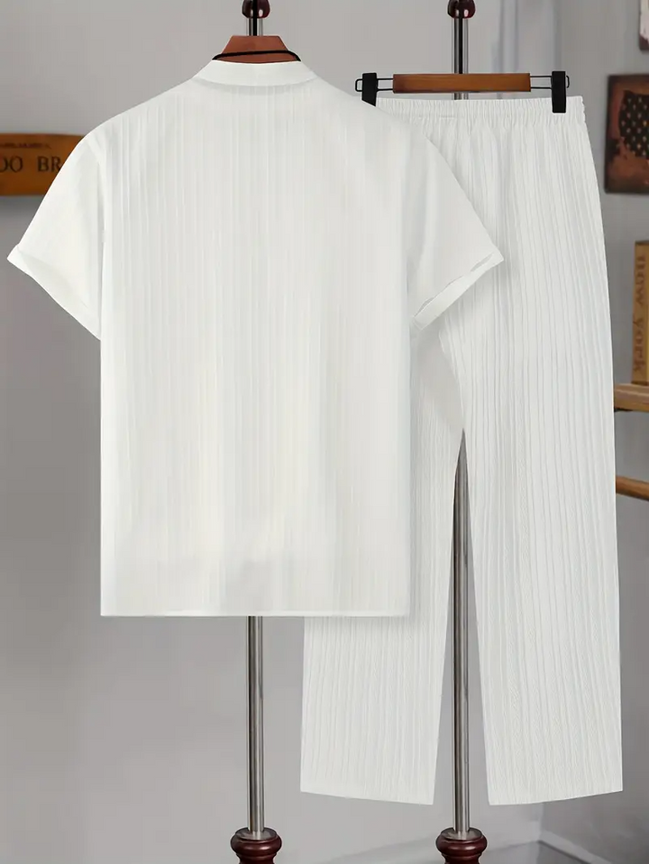 Herrenanzug | Modern & Stilvoll | Texturiertes Wellenmuster | Kurze Ärmel & Lange Hose